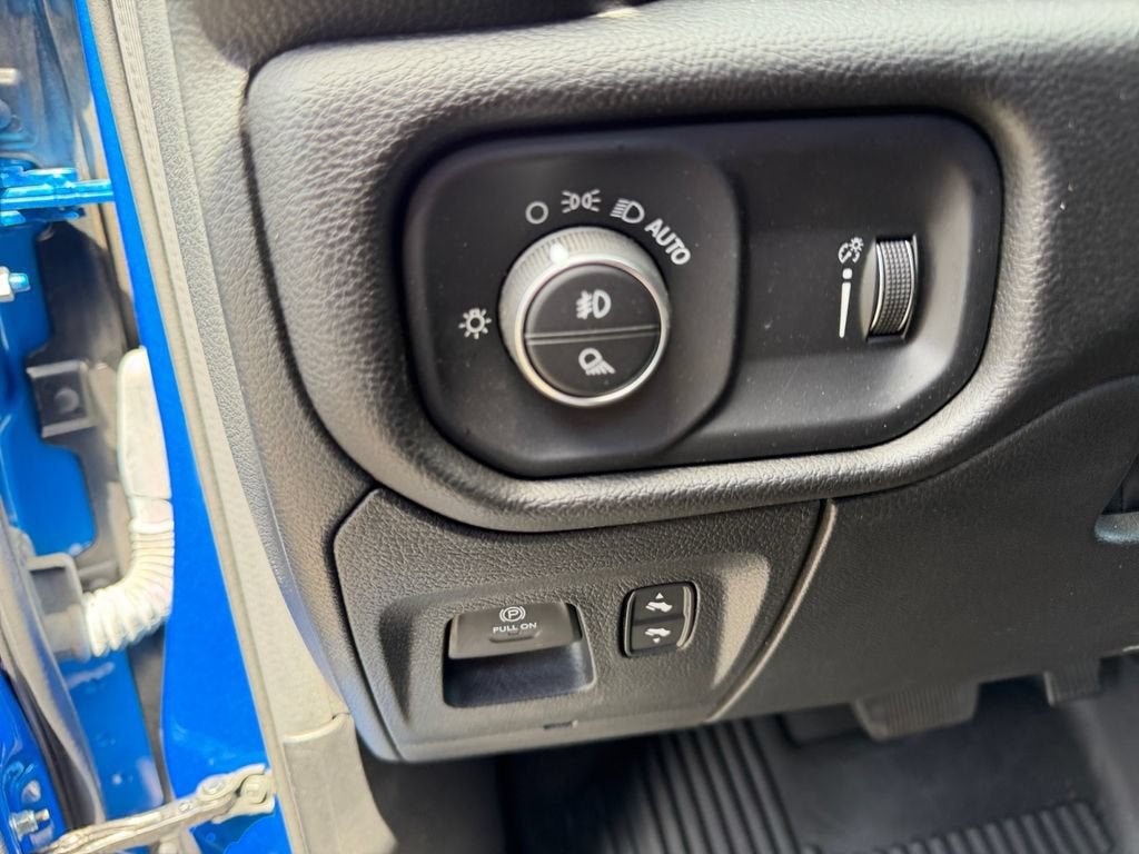 2023 RAM 1500 Big Horn Crew Cab 4x4 5'7" Box