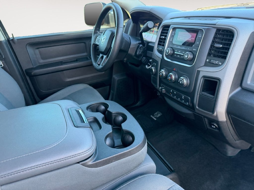 2017 RAM 2500 Tradesman Crew Cab 4x4 6'4" Box