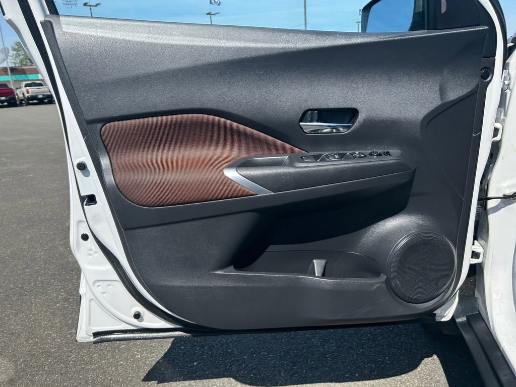 2021 Nissan Kicks SR