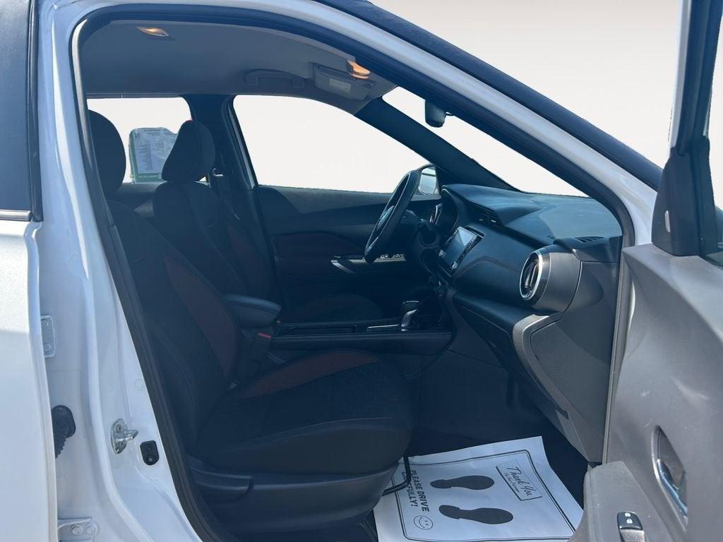 2021 Nissan Kicks SR