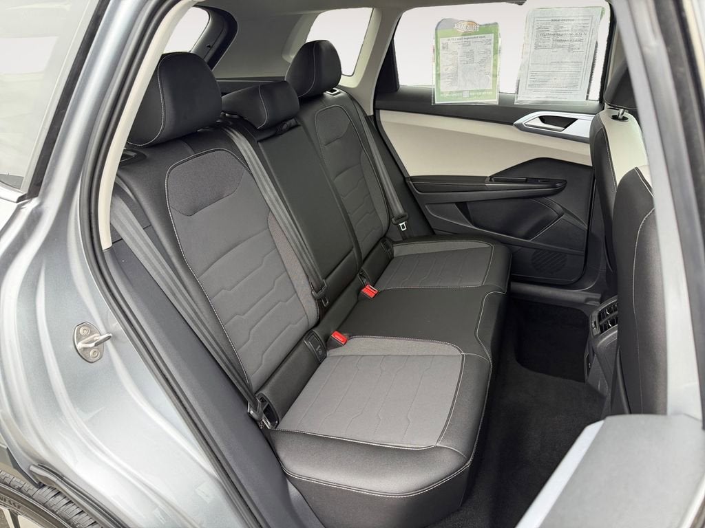 2025 Volkswagen Taos SE