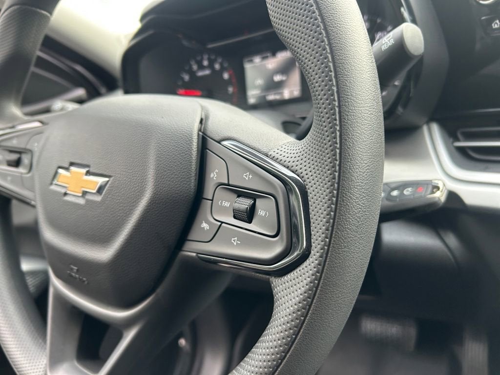 2025 Chevrolet Trax LS