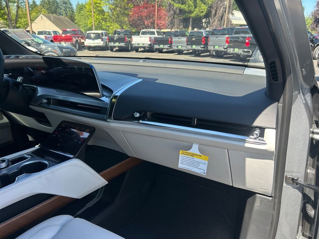 2026 Cadillac VISTIQ Luxury