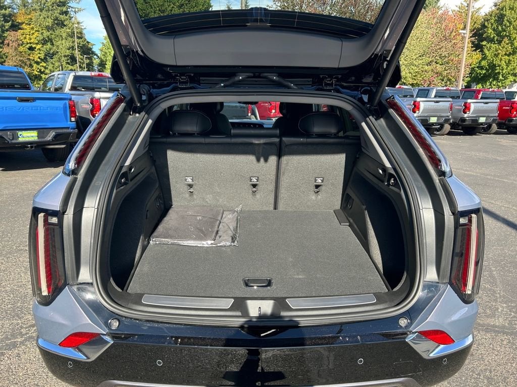 2025 Cadillac OPTIQ Luxury 1