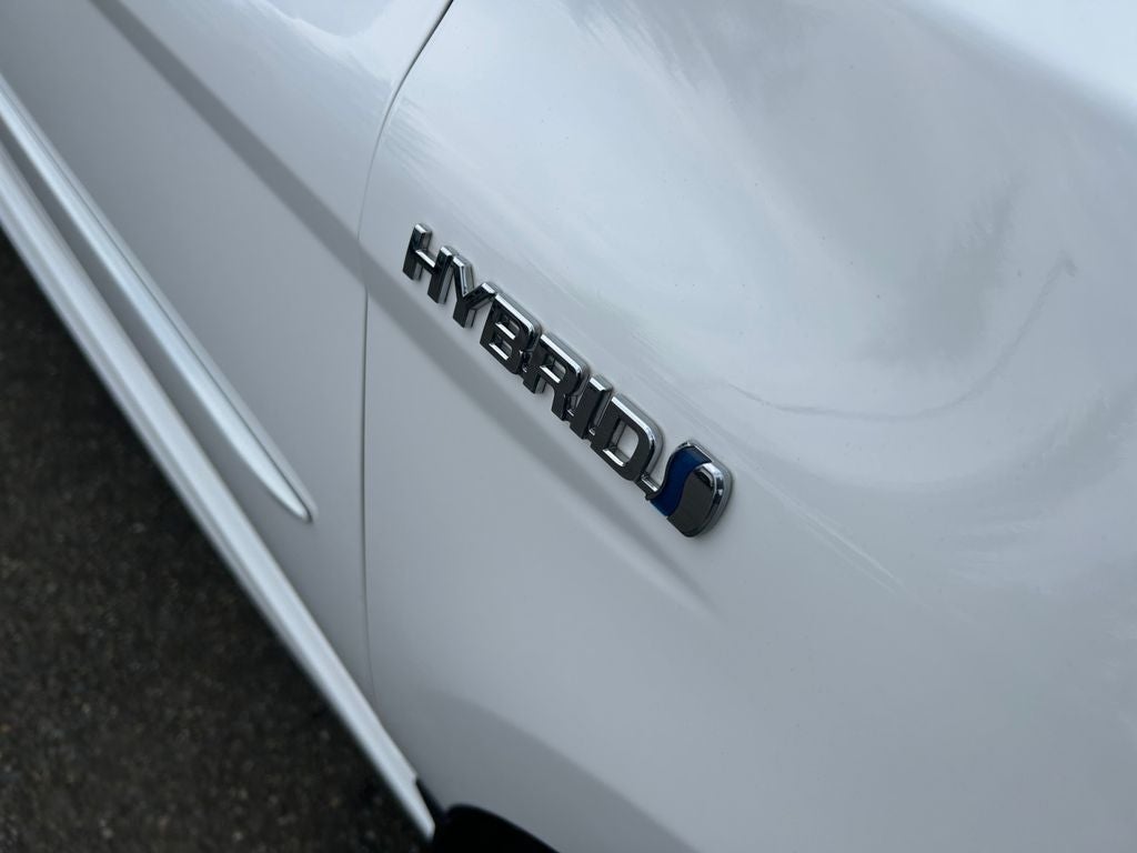 2019 Toyota Camry Hybrid SE