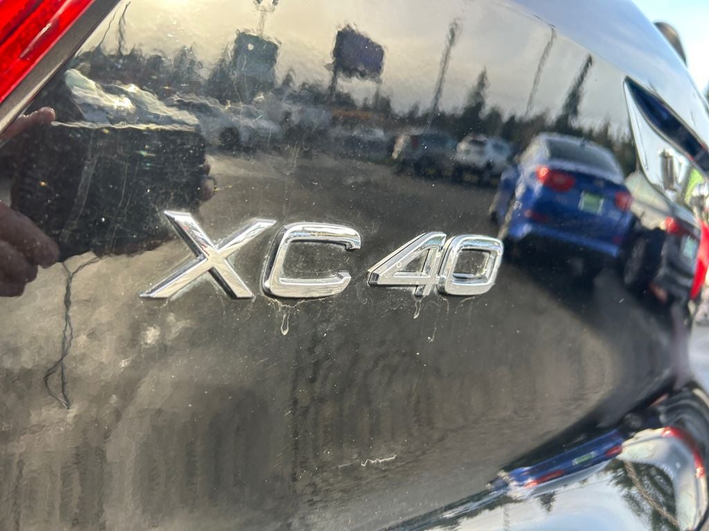 2023 Volvo XC40 B5 Plus Bright Theme