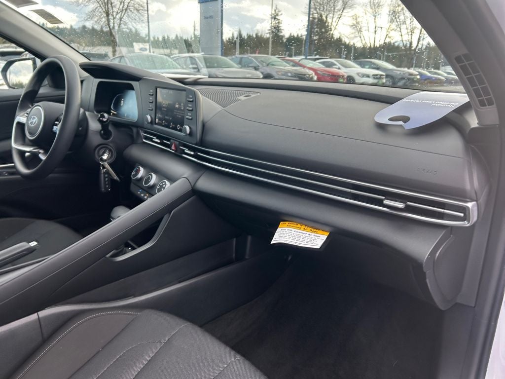 2025 Hyundai Elantra SE