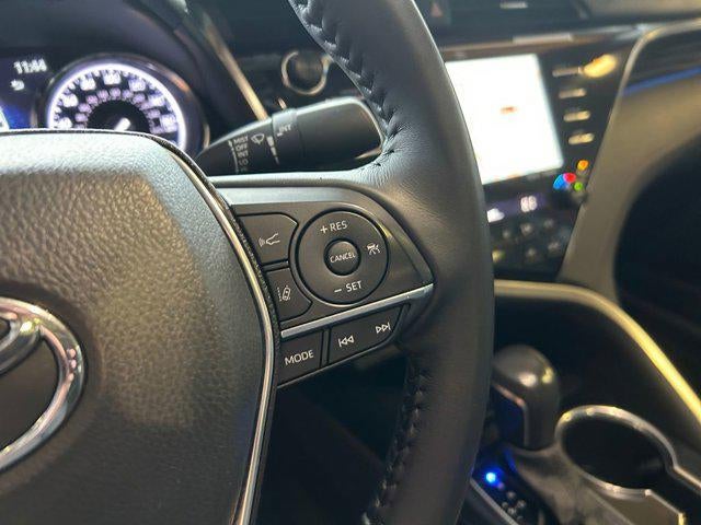 2020 Toyota CAMRY HYBRID XLE 1 Owner Local Trade In