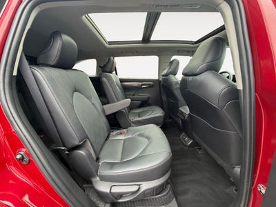 2022 Toyota Highlander Hybrid Platinum