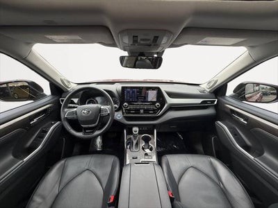 2022 Toyota Highlander Hybrid Platinum