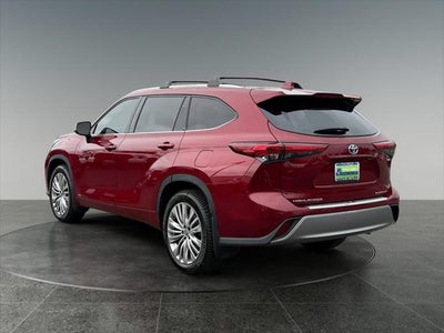 2022 Toyota Highlander Hybrid Platinum