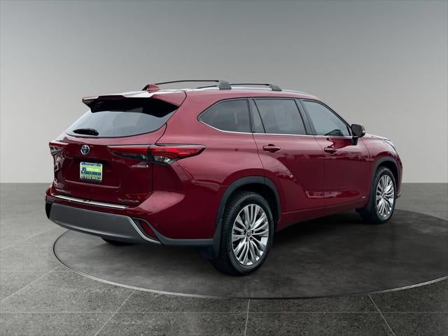 2022 Toyota Highlander Hybrid Platinum