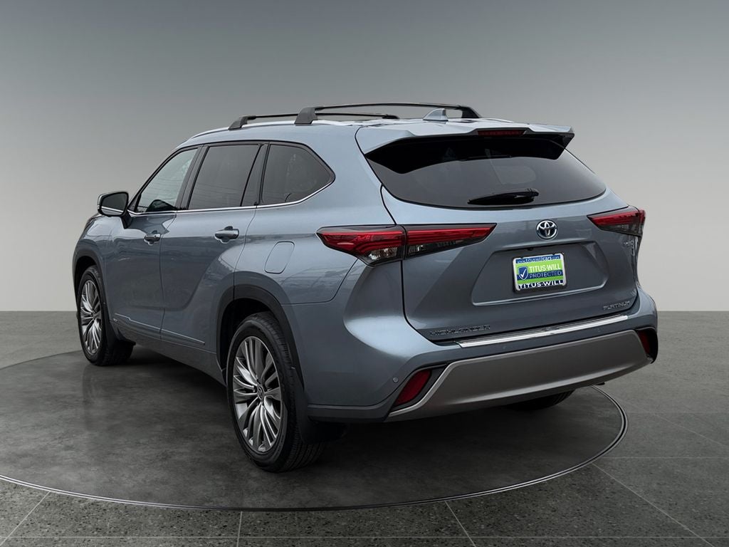 2023 Toyota Highlander Hybrid Platinum