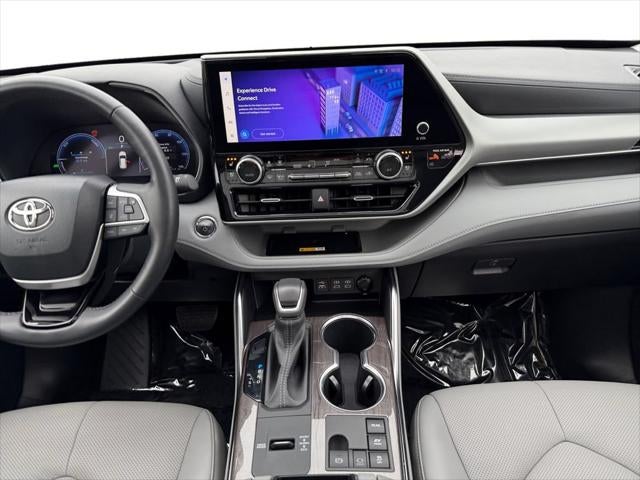 2023 Toyota Highlander Hybrid Platinum