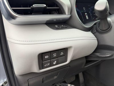 2023 Toyota Highlander Hybrid Platinum