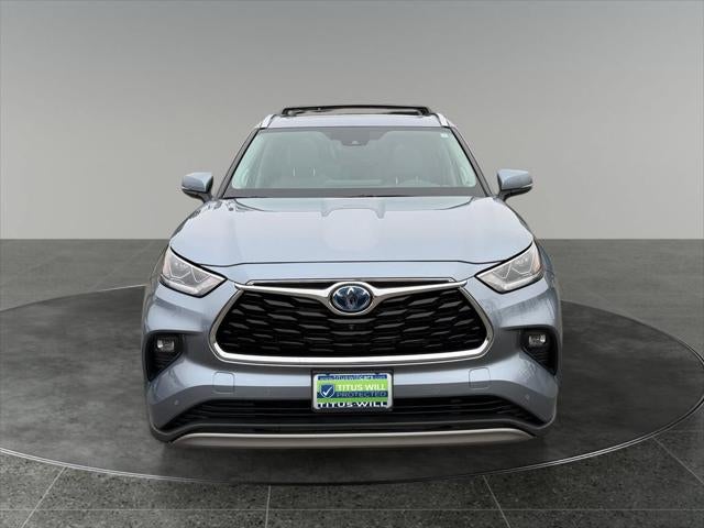2023 Toyota Highlander Hybrid Platinum
