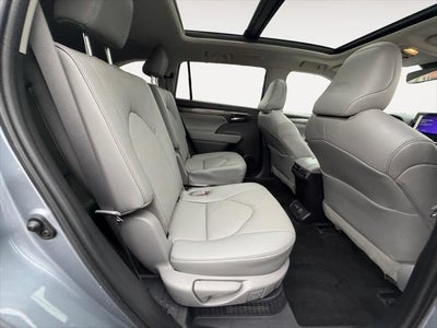 2023 Toyota Highlander Hybrid Platinum