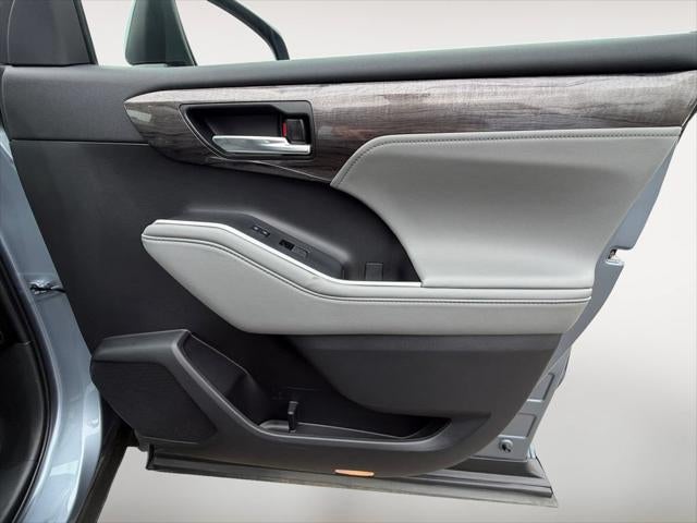 2023 Toyota Highlander Hybrid Platinum