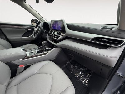 2023 Toyota Highlander Hybrid Platinum