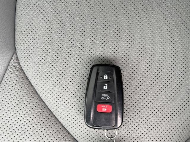2023 Toyota Highlander Hybrid Platinum