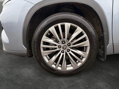 2023 Toyota Highlander Hybrid Platinum