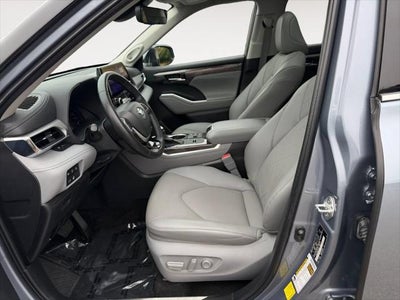 2023 Toyota Highlander Hybrid Platinum