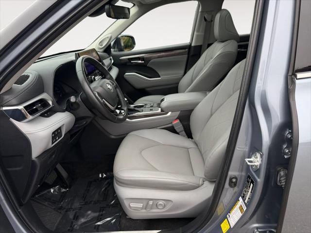 2023 Toyota Highlander Hybrid Platinum