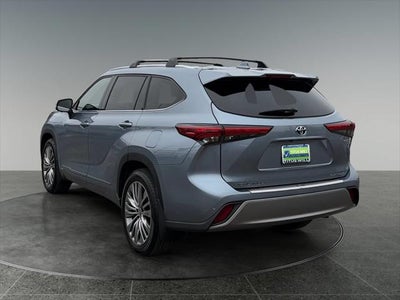 2023 Toyota Highlander Hybrid Platinum