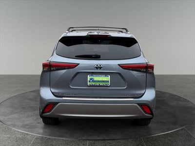 2023 Toyota Highlander Hybrid Platinum