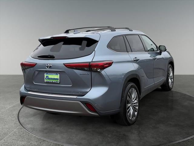2023 Toyota Highlander Hybrid Platinum