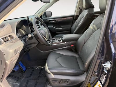 2022 Toyota Highlander Platinum