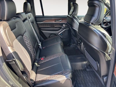 2022 Jeep Grand Cherokee Base