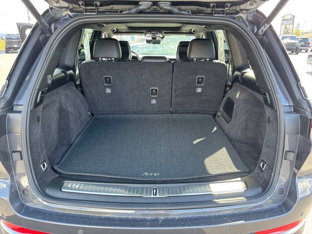 2022 Jeep Grand Cherokee Base