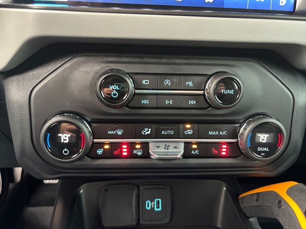 2023 Ford Bronco Badlands Lifted w/ Wheel & Tire Package