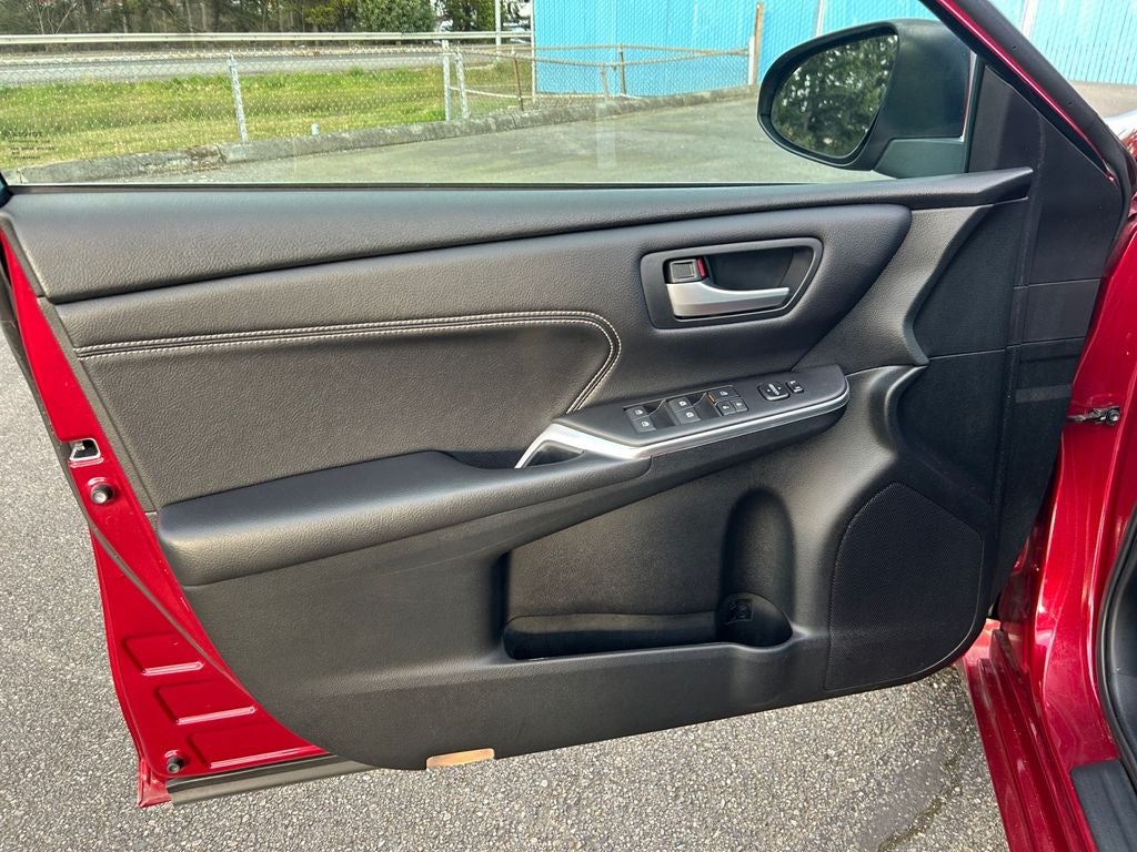 2017 Toyota Camry Hybrid XLE